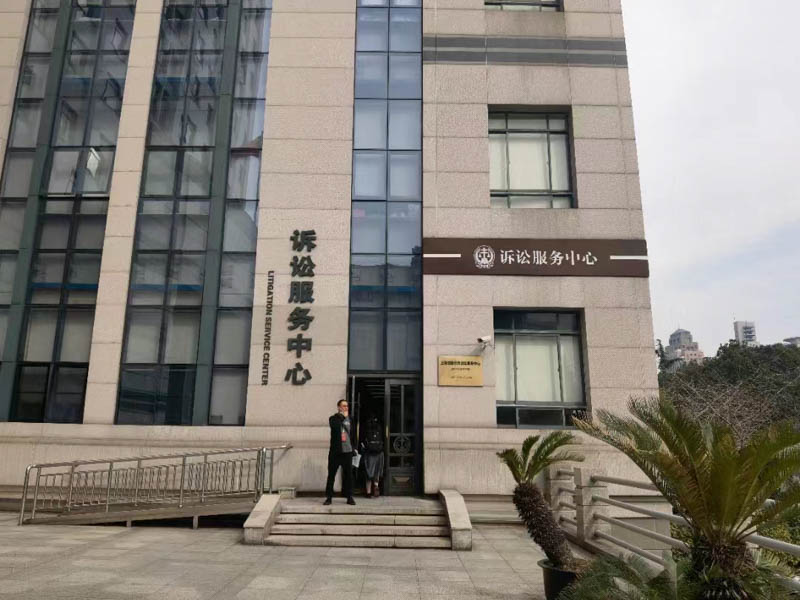 路邊乞討的殘疾人是真的嗎？青浦律師：可能是有組織的，小心上當受騙！