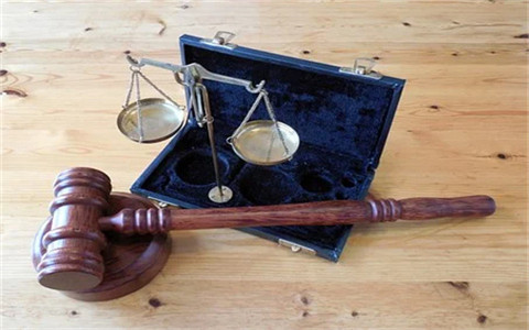 上海工傷官司未請(qǐng)假外出買藥被撞傷是否算工傷